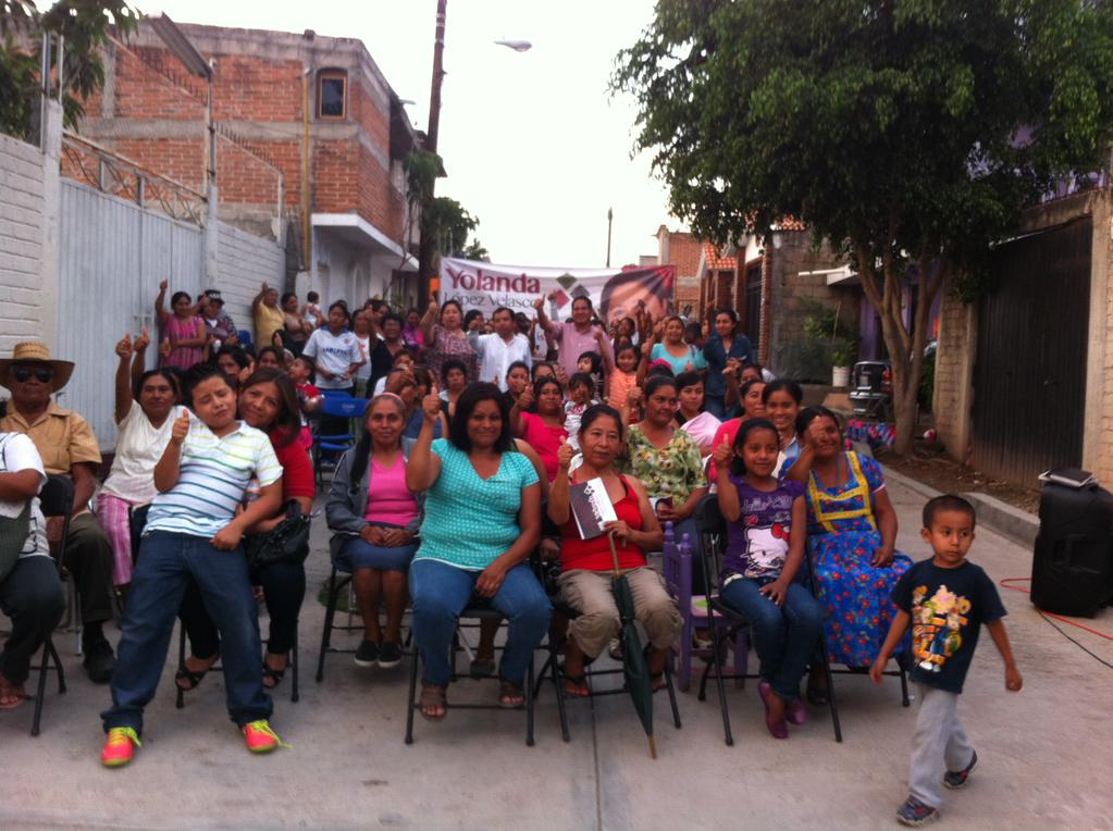 SamuelRosalesC's tweet photo. "Mayor y mejor calidad en servicio de agua potable": @YolandaLopezDip #MujerMixteca #TrabajandoPorLoQueMasQuieres http://t.co/3YaT7eehk0