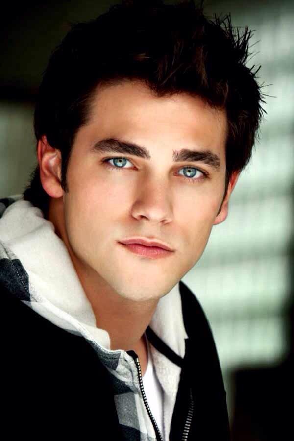 PLLRT_FAV's tweet photo. RT if Noel or FAV Wren http://t.co/cf8tAMi4VJ