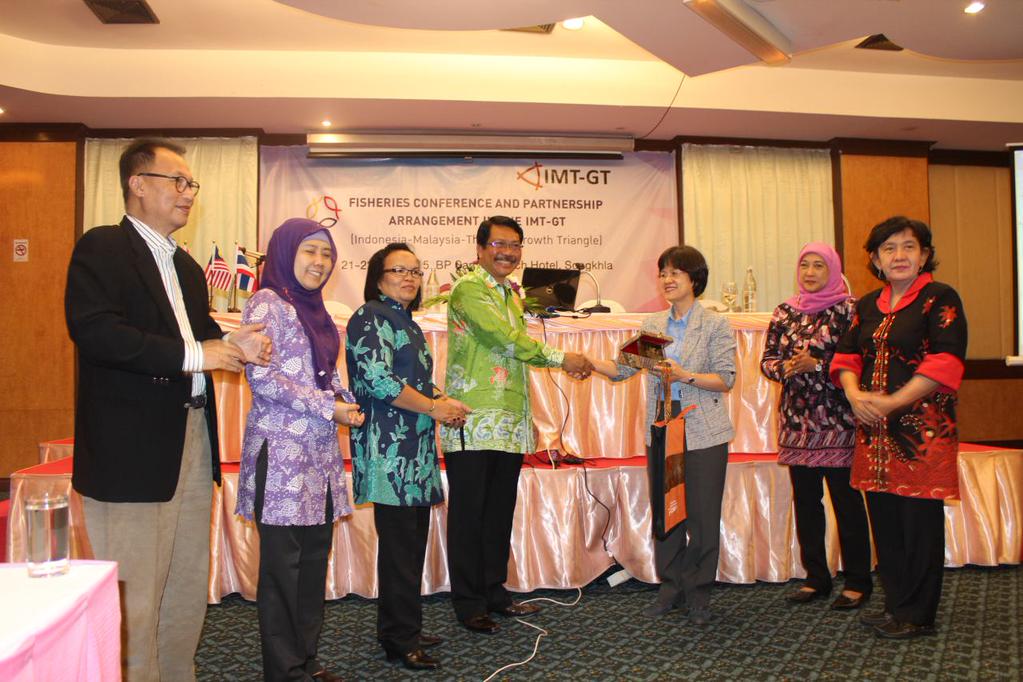 susenosukoyono's tweet photo. Selamat Pak Untung @pusluhbpsdmkp &amp; teman2 Penyuluh atas kinerjanya : Kelompok masyarakat ke panggung internasional. http://t.co/ctIEGzFmZ4