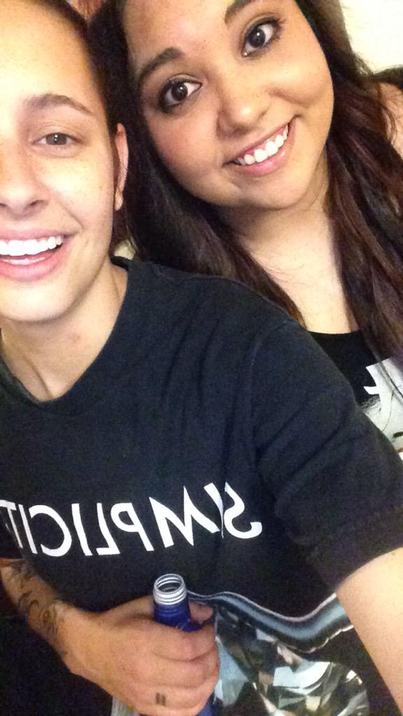 HMillaaahh's tweet photo. Happy birthday to the bestest Bestfriend I could ever ask for. I love you to the moon and back!!!! @Katie_Renee_ http://t.co/DGPkO5MPJM