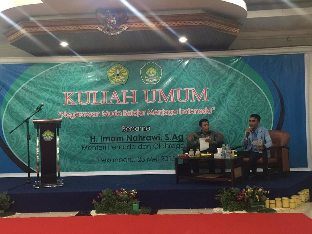 eco_Zoldye's tweet photo. Kulah mulu kapan pinternya pak.  @KEMENPORA_RI: Menteri @imam_nahrawi mengisi Kuliah umum  Indonesia" http://t.co/oi7uOtlCCY"