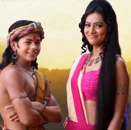 The most beautiful Offscreen PiC I've seen of <a href="/siddnigam_off/">Siddharth Nigam</a> &amp; <a href="/PallaviSubhash/">Pallavi Subhash</a> ❤😍😊❤ The cutest Mother n Son!