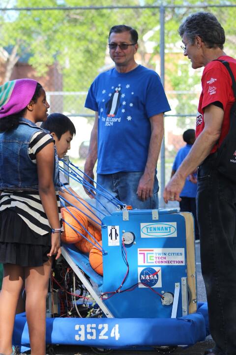 frc3524's tweet photo. Controlled Chaos lives again! Demo at West 7th Community Center with help from our friends @FRC2500. #omgrobots http://t.co/JK0vkadLAI