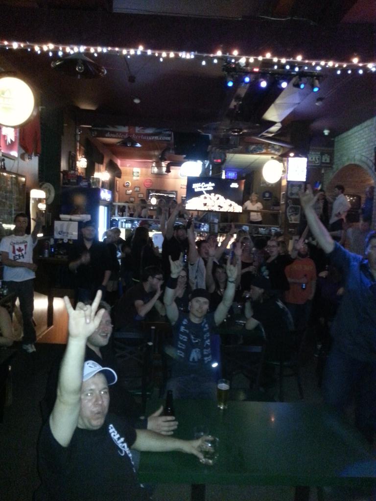 leftofcentreLOC's tweet photo. @DoubleDeckerTav IS ROCKIN TONIGHT!!!! @bastardpoetry @dustytuckerband #brokennosemallsanta #friday #floorshaker #bdn http://t.co/s7HDeP4AKb