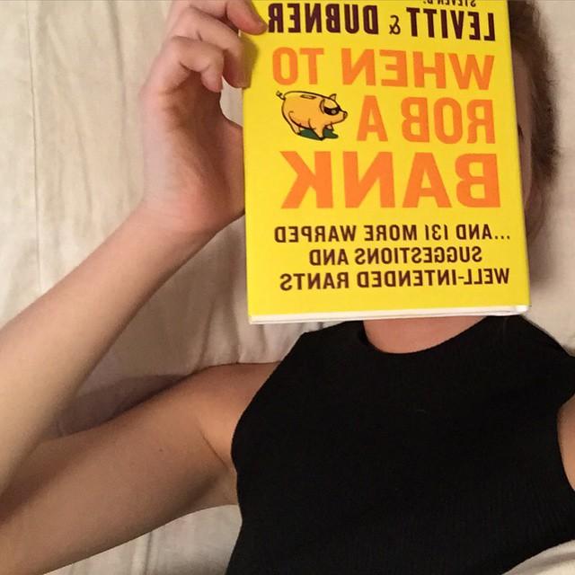 TheZoeyGalaxy's tweet photo. zoeydeutch: "fxck ur fridAY nite #whentorobabank...backwards?" http://t.co/JvYZDn5jib