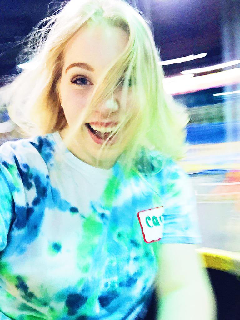 carlyshayriley's tweet image. Having the time of my life on the teacups at #MCPG2015 @MarionProjGrad