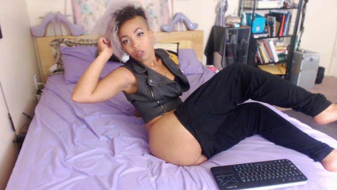 getting ready http://t.co/vr7AyXeheP<a href="/tag/perky"class="tags"><span>#perky</span></a><a href="/tag/chaturbate"class="tags"><span>#chaturbate</span></a>