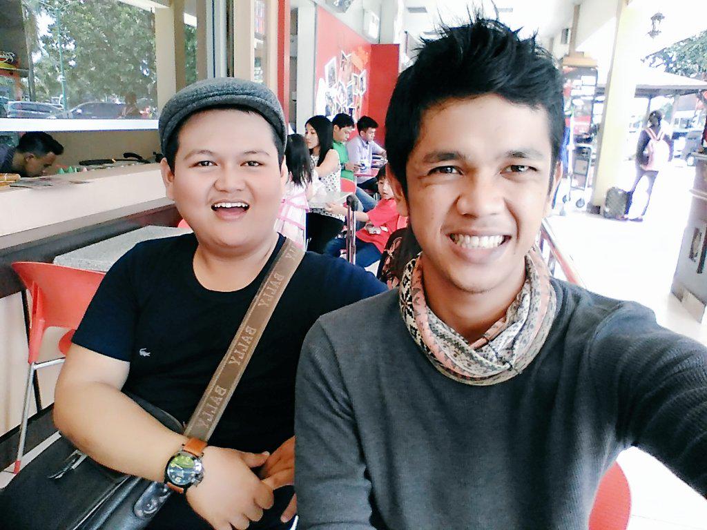 Simple Boy tweet media