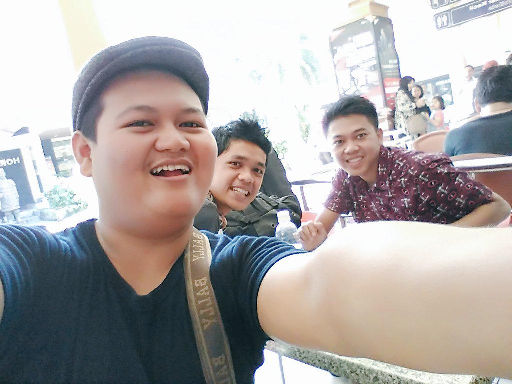 Simple Boy tweet media