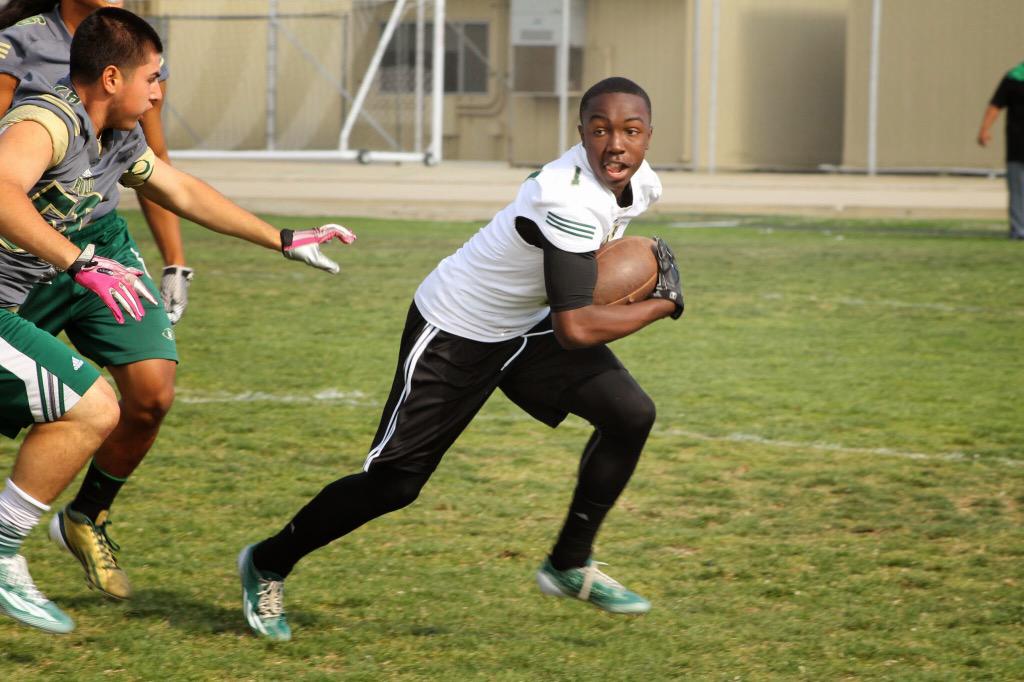LBPoly_Football's tweet photo. Athletes in action #springgame2015 http://t.co/pVTxyY5Wyd