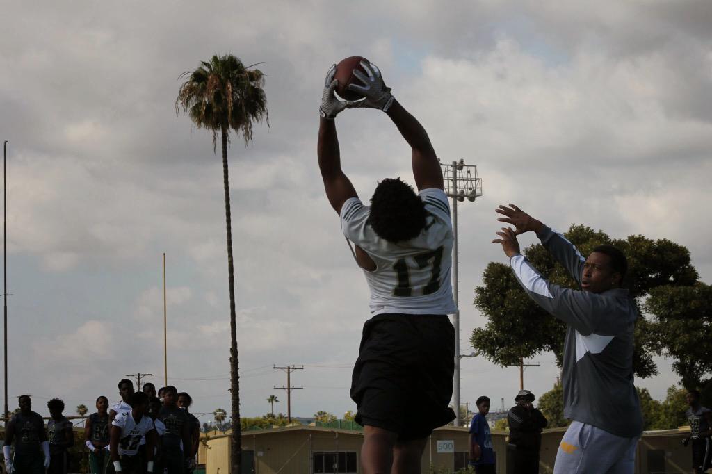 LBPoly_Football's tweet photo. Athletes in action #springgame2015 http://t.co/pVTxyY5Wyd