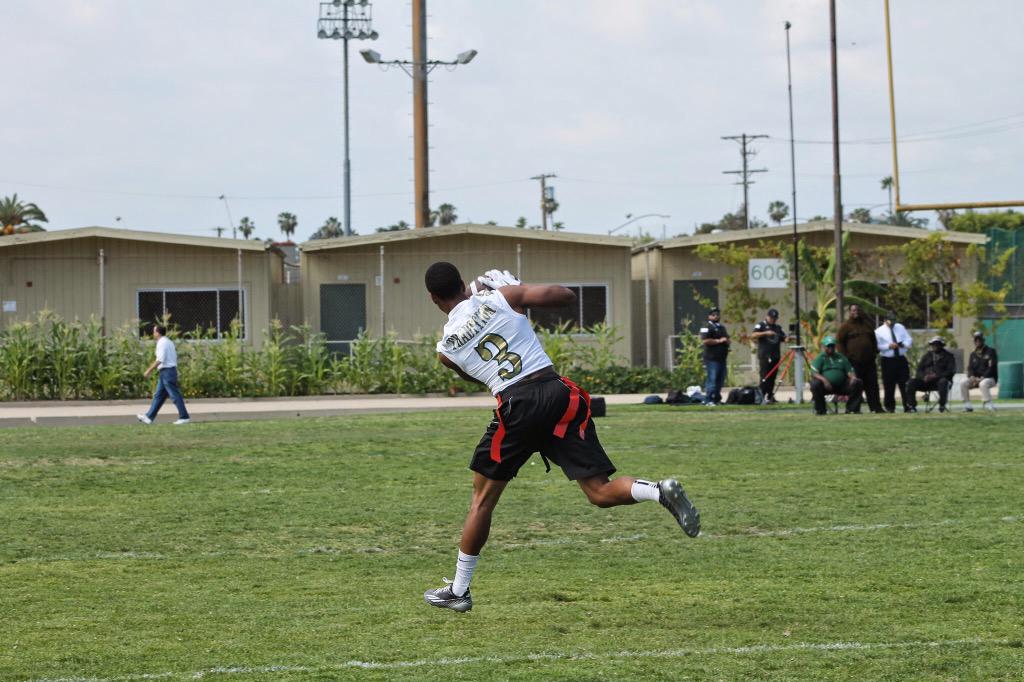 LBPoly_Football's tweet photo. ARMY vs LB POLY 2015 CLASS ft JUJU SMITH #springgame2015 http://t.co/iAmuBXR8Zh