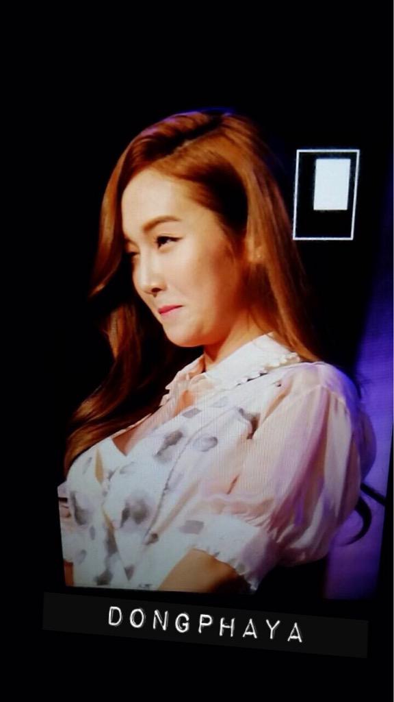 [PIC][22-05-2015]Jessica khởi hành đi Thái Lan để tham dự FanMeeting "JessicaSweetDayinThailand" vào chiều nay CFr1z-VVAAAbLdt