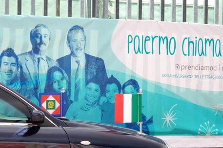 Agenzia_Ansa's tweet photo. 23 anni fa #Capaci: #Mattarella, #mafia si può battere e la elimineremo #Falcone #nomafiaday http://t.co/PfWB6RAaYw http://t.co/AQoe2FK6uV