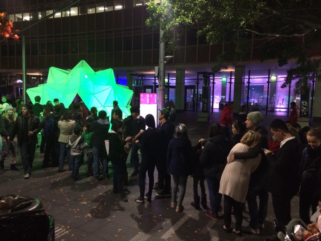 timcarrlight's tweet photo. Very flattered by long queues to experience #lightorigami thanks kaz 4 VIP entry #lightorigami @amp @ArupAustralasia http://t.co/YJ0bYF40fO