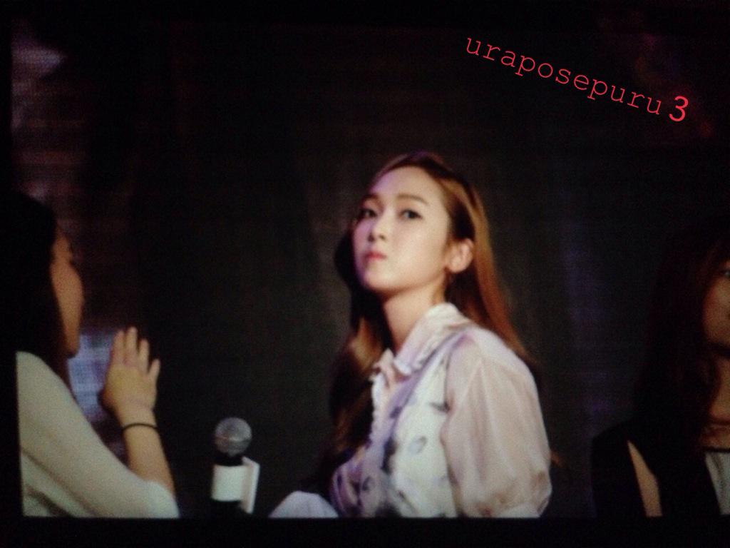 [PIC][22-05-2015]Jessica khởi hành đi Thái Lan để tham dự FanMeeting "JessicaSweetDayinThailand" vào chiều nay CFr3epYVEAIFXCL