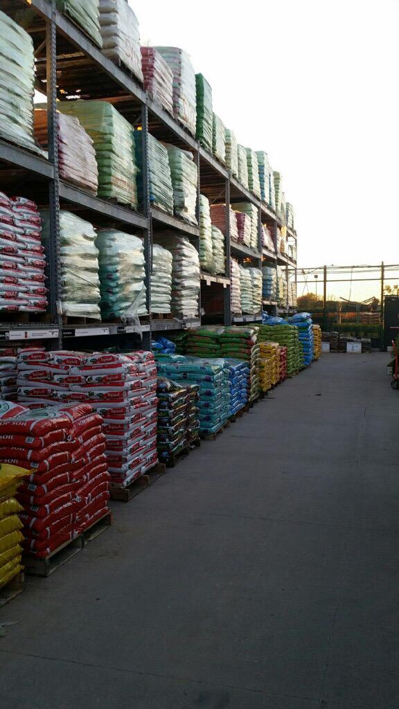 rwlesieur's tweet photo. Early Sat. AM, Ready! Stocked! Go! Great job freight and recovery teams! Poised for success! @corelli189 @PaulDeveno http://t.co/bMGwa3m3EY