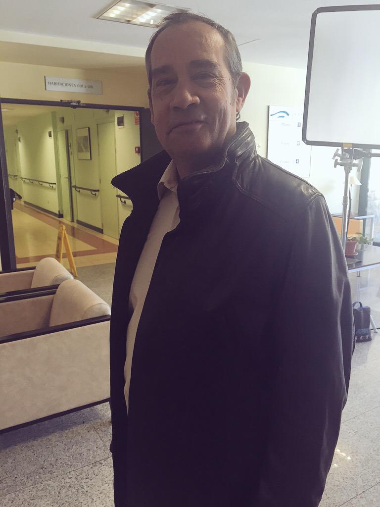 sanfelicesmovie's tweet photo. Juan Antonio viene con su mujer en #sanfeliceslapelicula a pedir información a @grupoadavir #sec41 #gracias http://t.co/Xx3FIM7Y9d
