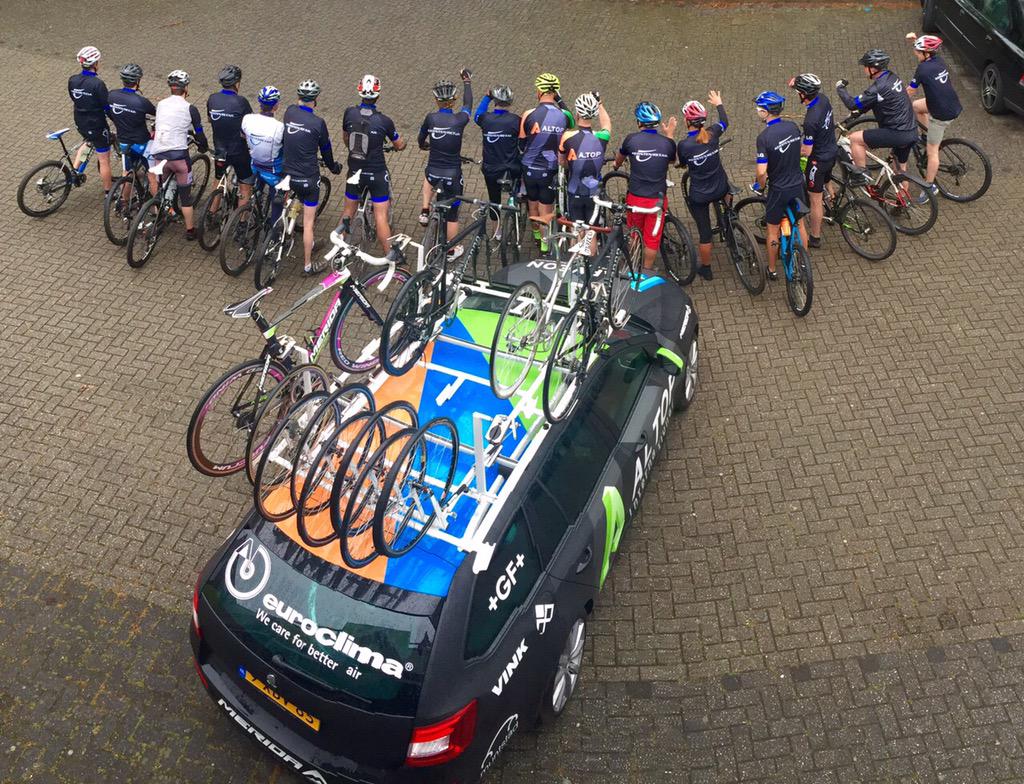 tischa_'s tweet photo. Na de presentatie van @Gertjakobs64 nu samen met #kerstenretail crossen door de bossen #derrrannn. #teamwork #clinic http://t.co/vaLkeo01gO