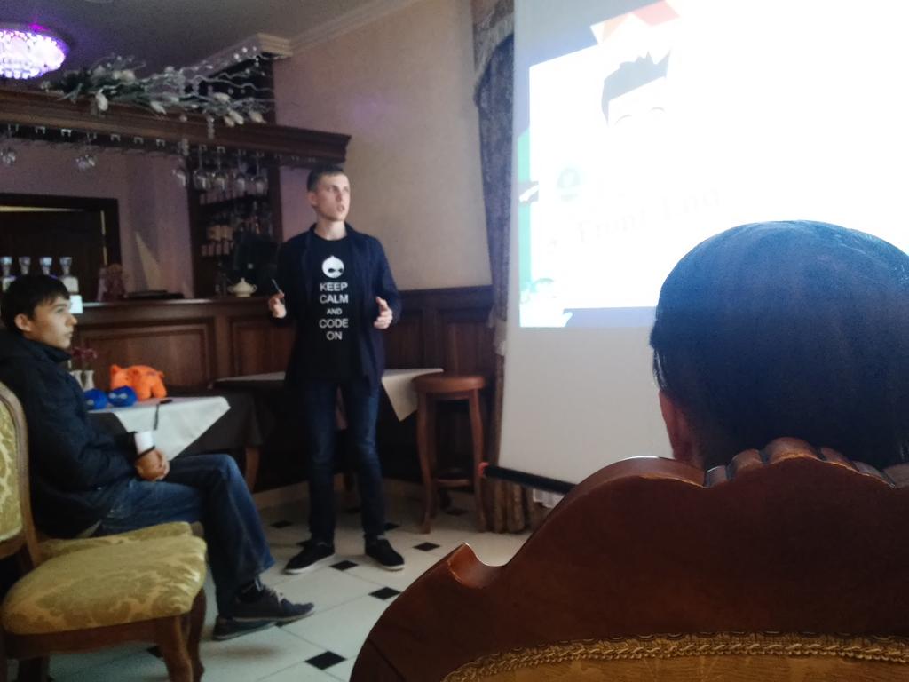 DrupalTour's tweet photo. Де правильно використовувати front end, а де back end, розповідає Олександр Кузава http://t.co/gNVIsYRYij