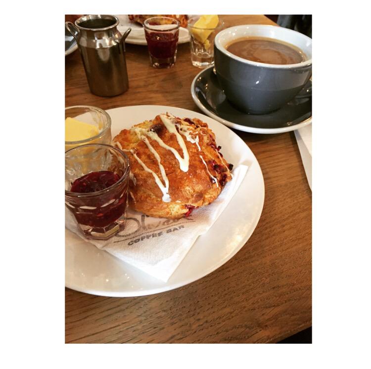 EmmaJHuffam's tweet photo. Nice way to start the weekend @OliversCoffeeB 👍 #belfastgrub #brunch #scones http://t.co/JLRt9647Tw