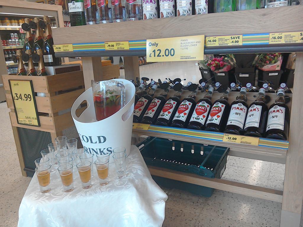 Cathygreen261's tweet image. Pimms o' clock at Gerrards Cross today#bringonthesunshine!