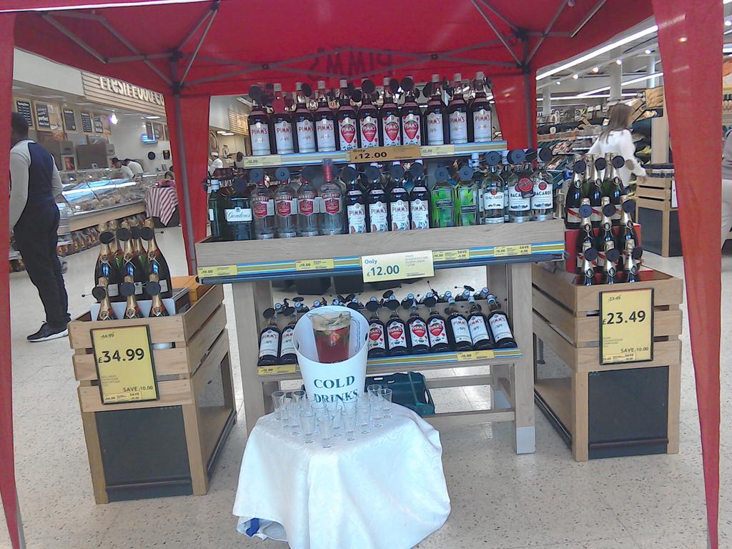 Cathygreen261's tweet image. Pimms o' clock at Gerrards Cross today#bringonthesunshine!