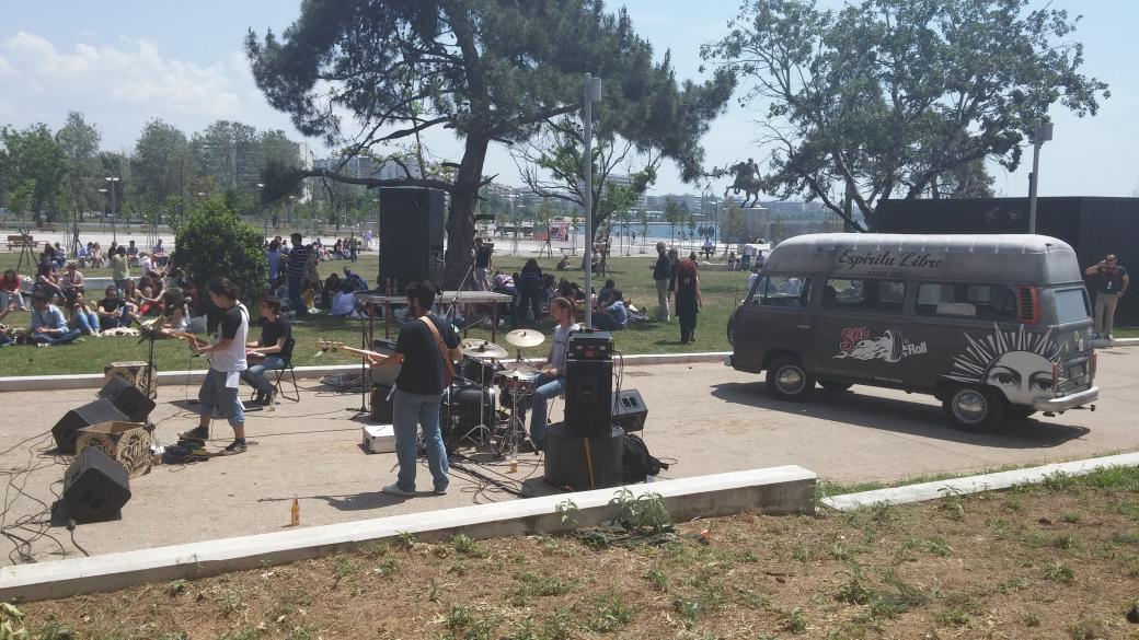 SolBeerGR's tweet photo. Πικνίκ live μουσική και #solbeer! #TEDxThess15 http://t.co/kDFZ9j8CjT