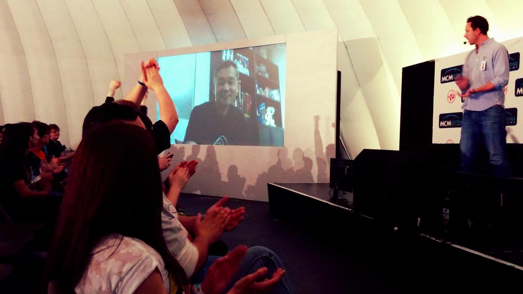 DeepSilverUK's tweet photo. Keiji Inafune live now @MCMComicCon talking about @MightyNo9! http://t.co/CKyojR2ONk