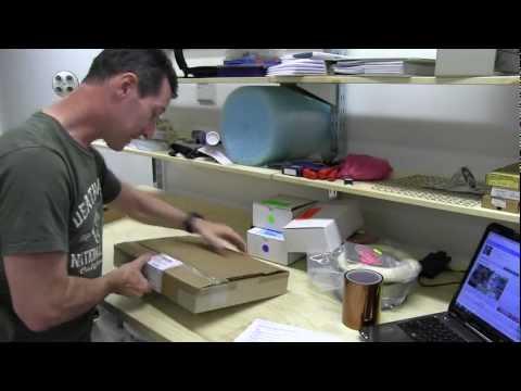 Eco_ArtProject's tweet photo. EEVblog #237 - Makerbot Thing-O-Matic Unboxing http://t.co/dcUH9TTrn3 #staged http://t.co/6GA7vzW3Ok