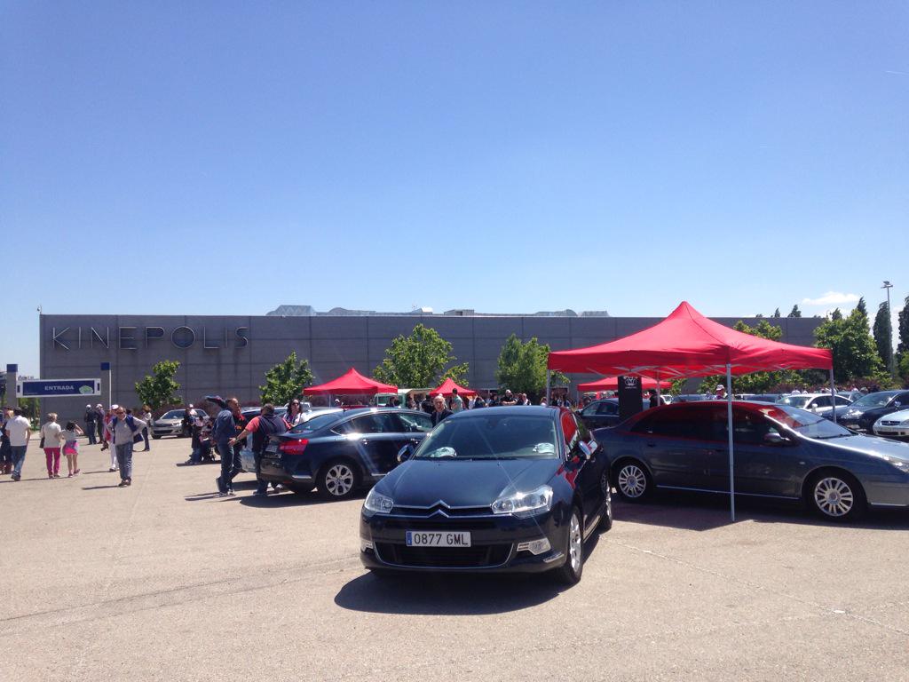 quidquidontstop's tweet photo. Seguimos llenando @Kinepolis de coches @CitroenEspana en la @MacroKDD http://t.co/pRzUux1BmR