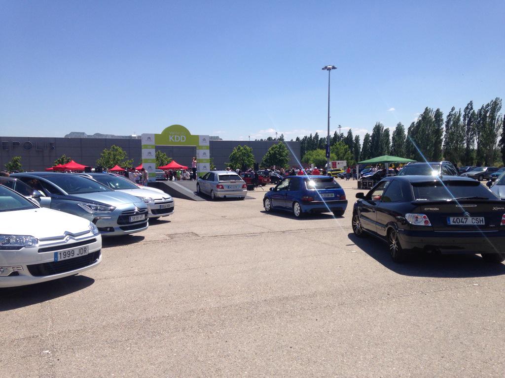 quidquidontstop's tweet photo. Seguimos llenando @Kinepolis de coches @CitroenEspana en la @MacroKDD http://t.co/pRzUux1BmR