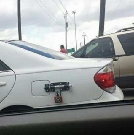 Coded_omoluabi's tweet photo. LMAOoo See what #FuelScarcity has caused..... #FuelScarcity http://t.co/PB41WuGQO9