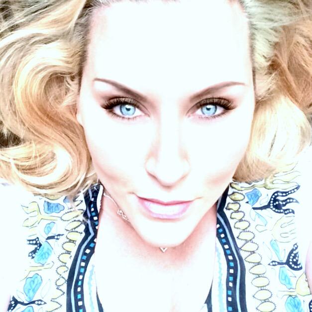 MizLiberty's tweet photo. When #boredom sets in at 2:00 AM.... #FiftyShadesOfGrey #FiftyShadesOfBlonde #HomebodyProbs #bored #SleepDeprived http://t.co/CIRfdv2Ji8