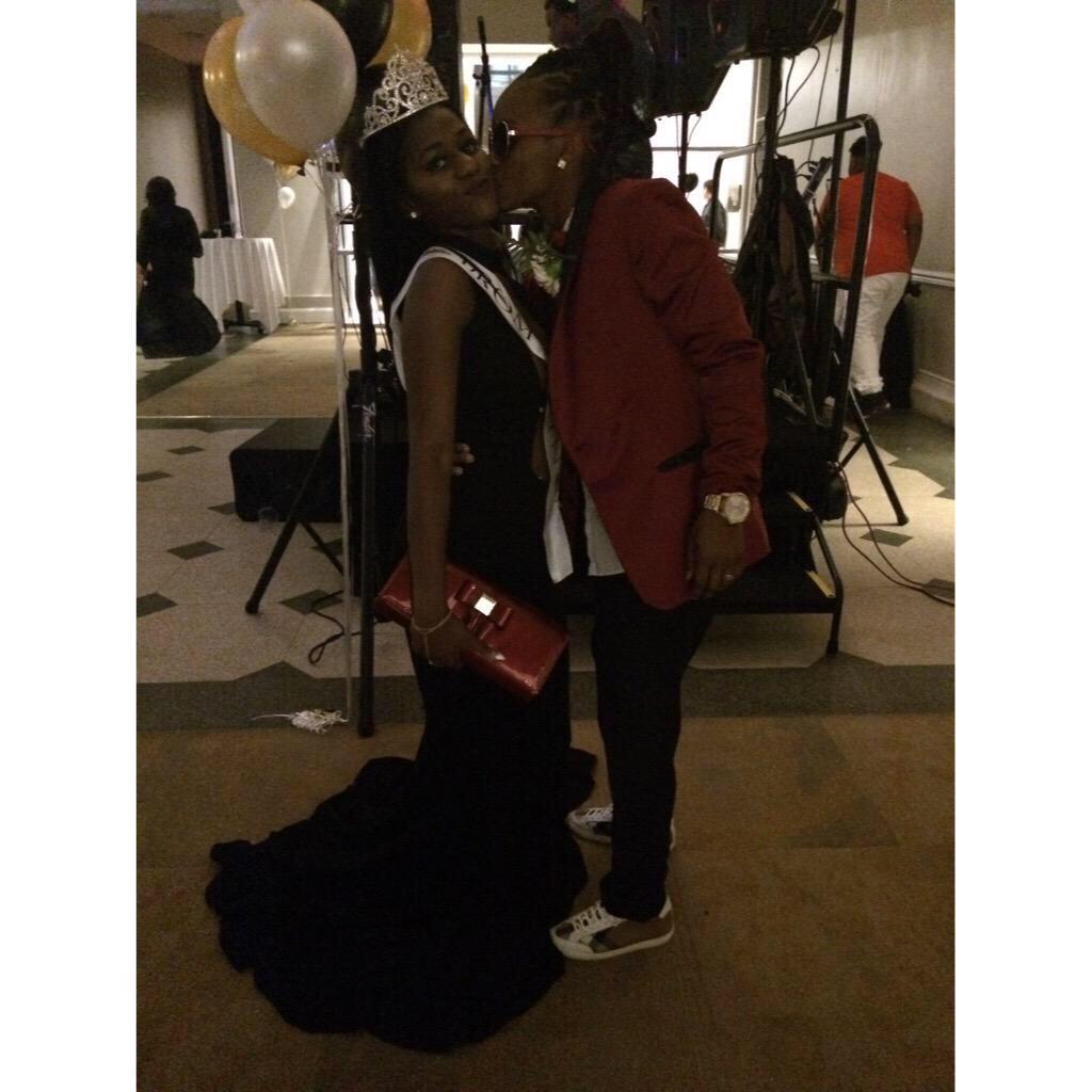 JasperDaze's tweet photo. She already knew she was going to destroy prom without trying.. 😍 @Princess_NarNar #promqueen2015 http://t.co/ixqmeBtg7c