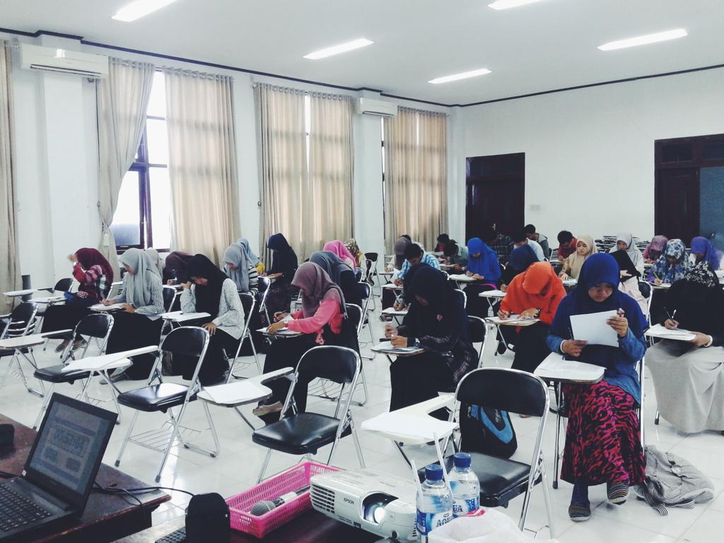 Now, Sesi Ujian Tulis SUBAME w/ <a href="/SCOMEUnsyiah/">SCOME CIMSA Unsyiah</a>. Semangats! \m/ yeay!