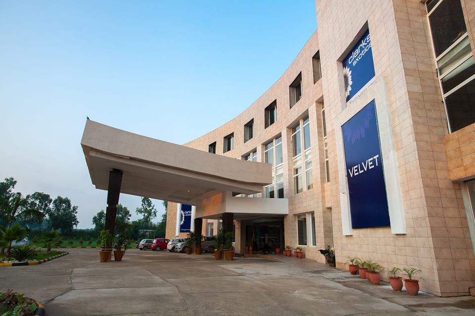 ClarksInnGroup's tweet photo. ‘A home away from home’ ambience is promised at our hotel in Zirakpur, #Chandigarh. http://t.co/kk6egKyb6v