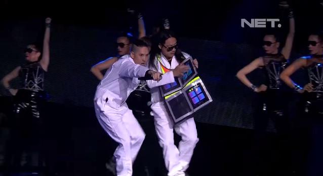 mdtvindonesia's tweet photo. #NET_ONE tahun 2014 lalu, dibuka dengan penampilan @fareastmovement, ayo tebak tahun ini di NET 2.0 siapa? http://t.co/zt7eEGTzFs