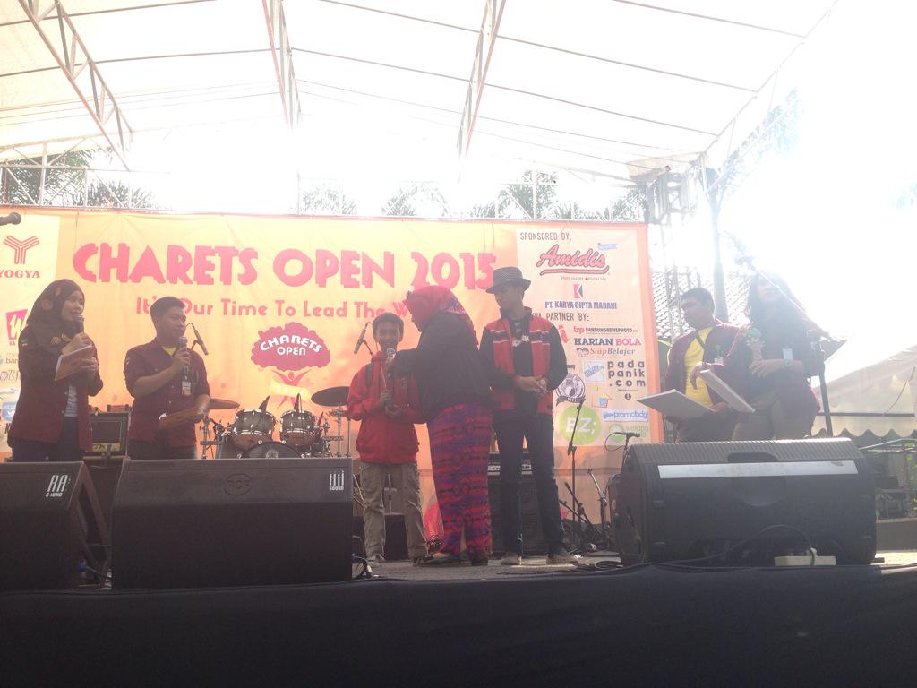 Pemberian penghargaan kepada juara pertama cti, MA Zakaria!