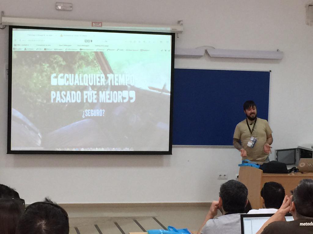 RaulJimenezArq's tweet photo. Theming en drupal 8 cn @pakmanlh #drupalcamp2015 http://t.co/gqkssqoYjC