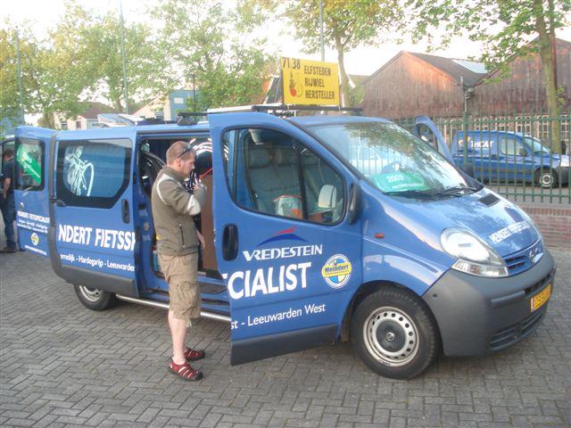 meindertfiets's tweet photo. Elfstedenfietsers: alvast heel veel succes maandag! Wij zijn erbij als u onverhoopt met pech komt te staan. http://t.co/9OQdBJNbgD