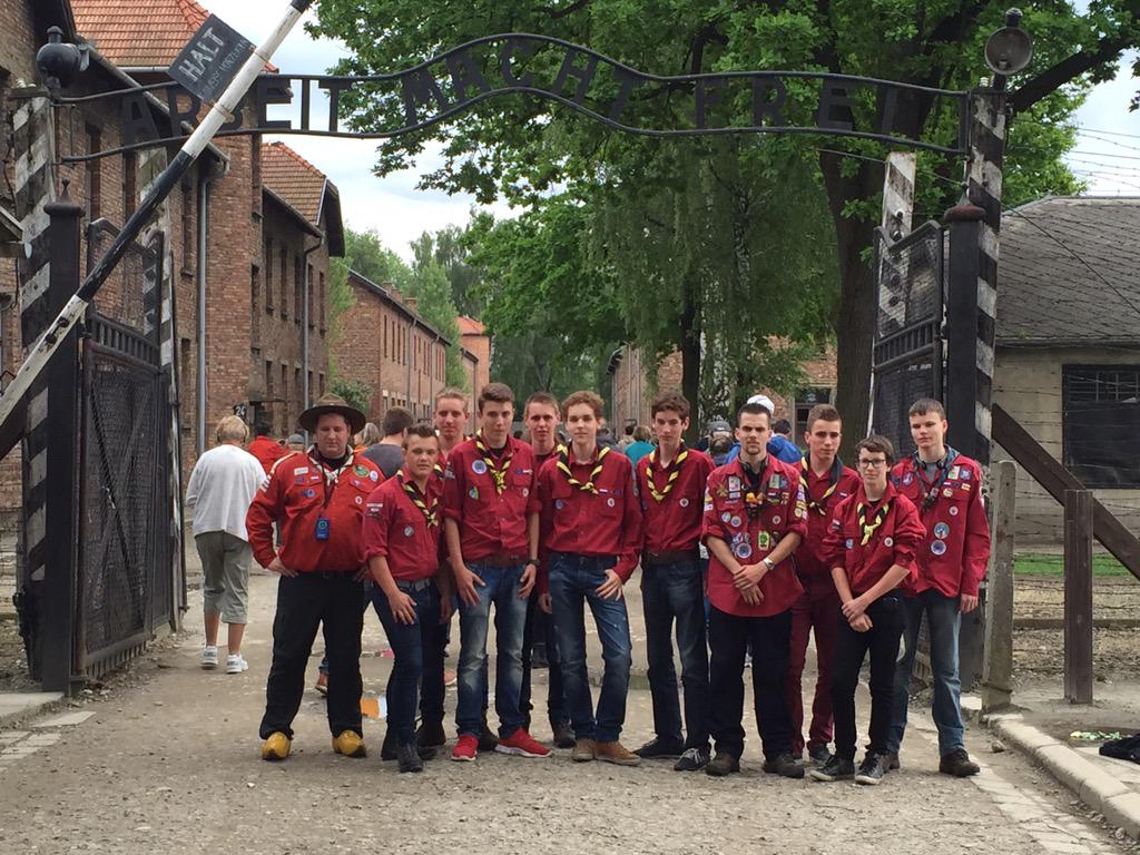Mooi om met deze mannen stil te staan bij iets wat nooit meer mag gebeuren! Bijzonder moment. @scouting_nl <a href="/intercamp/">INTERCAMP</a>