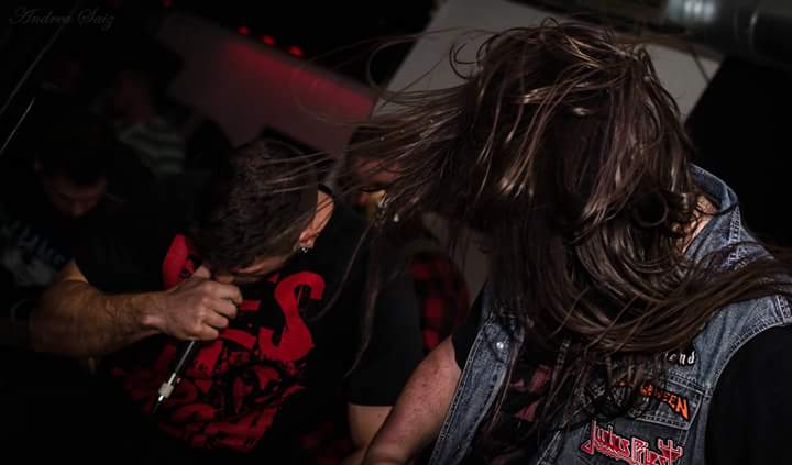 Esta noche toca dar mucha caña con <a href="/GrupoRetales/">RETALES</a>  <a href="/Uveiele/">V.I.L.</a> @fiebreoficial !
A partir de las 22 en <a href="/PubGlasgowQnk/">Pub Glasgow Cuenca</a>