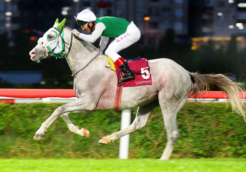 Efsane atçının kupası 4'te 4 yapan KIRDENİZ'in...
yarisdergisi.com/haberler/9460-…
<a href="/armaganturhan/">armagan turhan</a>