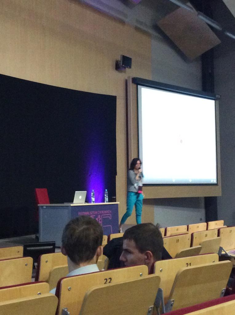 #Artbuzz6 dzień II czas zacząć! Pierwsza prelekcja w toku, Marta Godzisz mówi o początkach swojej przygody z animacją