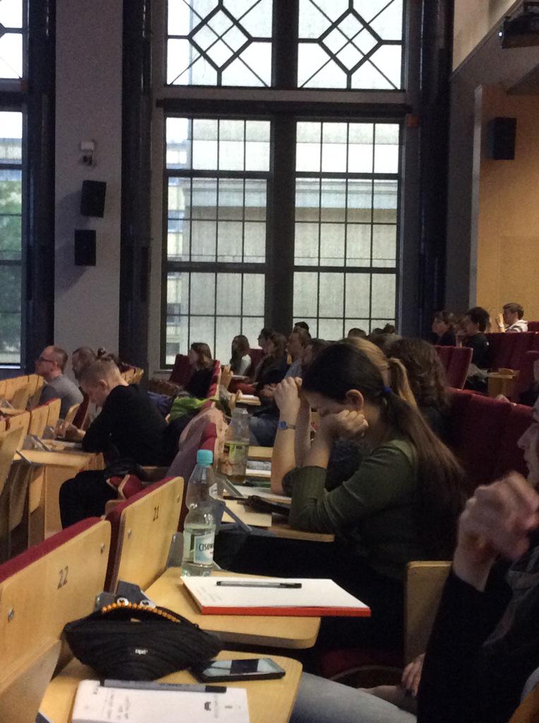 #Artbuzz6 druga część wykładu - Marcin Paśko opowiada o procesie tworzenia filmu animowanego 3D #animation #AGH