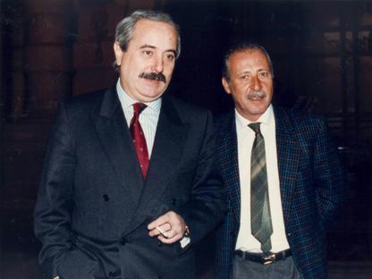 lucfontana's tweet photo. #Capaci 23 maggio 1992: 17.58 l’attentato in cui persero la vita Falcone, la moglie, la scorta http://t.co/RfItxrZcYU http://t.co/dHU8Pld0HZ