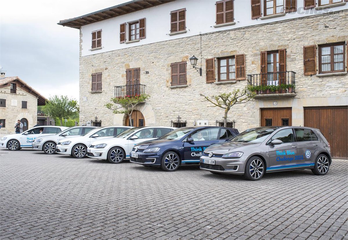 cochesnet's tweet photo. Así vivimos en http://t.co/jH5Qk5xsLA la competición de eficiencia @VW_es #ThinkBlueChallenge: http://t.co/XjURDi8BQi http://t.co/dGC0a5VOMi