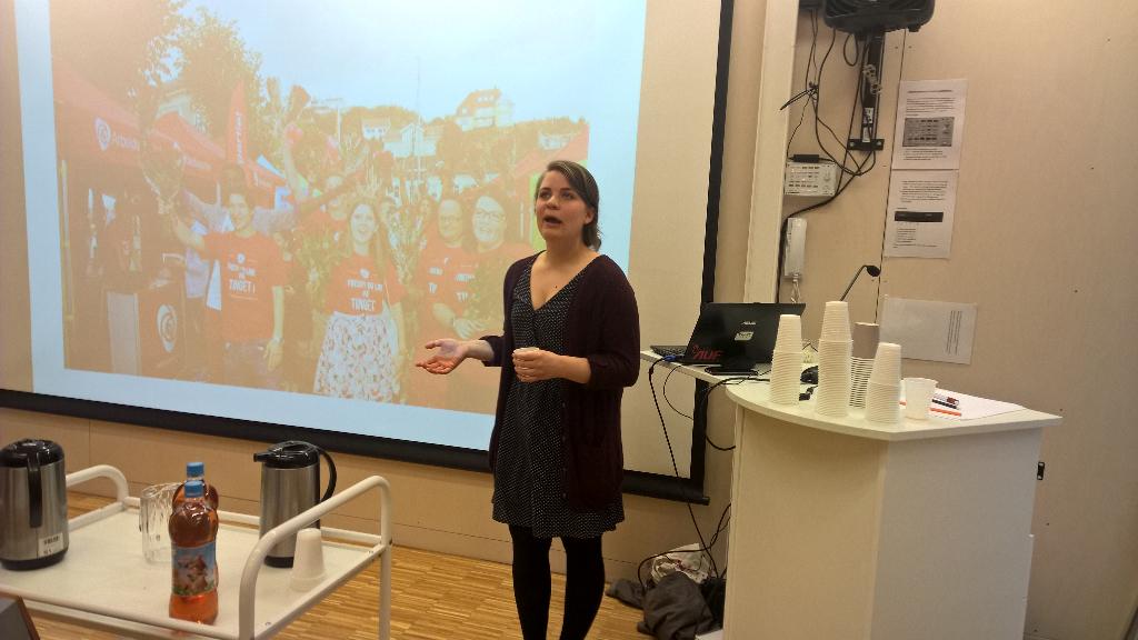 AUFiVestfold's tweet photo. Generalsekretær, @ragnhildkaski, er i #vestfold for å snakke om debatt og god valgkamp. #aufvk15 #brukstemmeretten http://t.co/7ClvQXzEGM