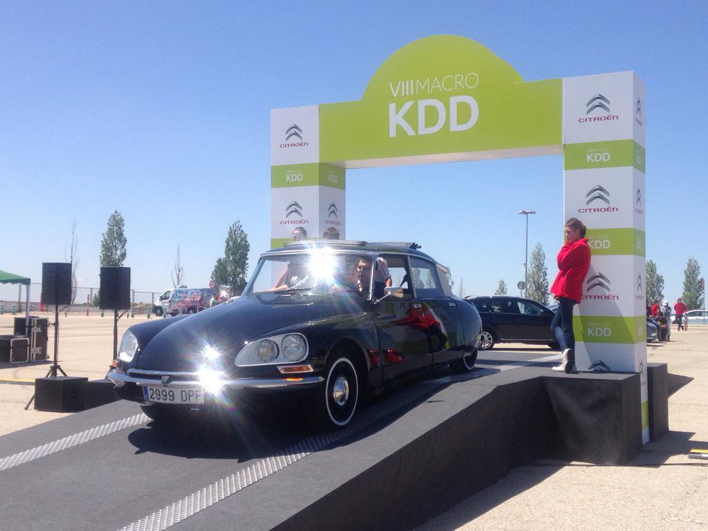 TrazandoPlanes's tweet photo. Hoy lo mejorcito de @CitroenEspana se junta en @Kinepolis para la @MacroKDD Y luego una excursión al Puerto de Cotos! http://t.co/eIqhVxE4N7